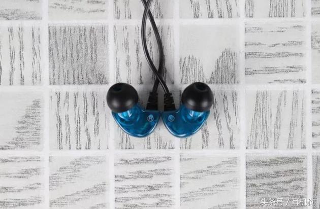 2000左右的入耳式耳机推荐,2000左右的入耳式耳机音质排行榜