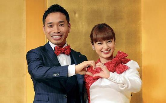 世界杯法兰西太太团惊艳全场,日本足球队太太团看世界杯