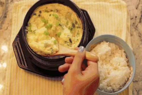 胡吃海塞后胃难受打嗝难闻,前一天胡吃海塞第二天胃难受