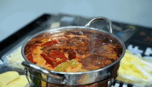 约四川姑娘的时候，你真的很需要一份重口味er的牛油火锅