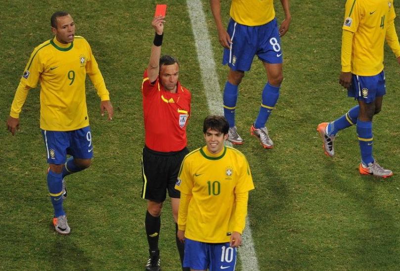 世界杯裁判用人规则,世界杯裁判多次判罚引争议3-0