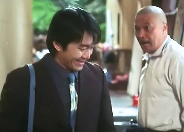 周星驰最苦笑的镜头,周星驰哭笑镜头深度分析