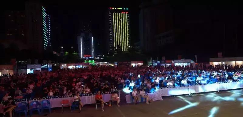 心动的美食，感动的表演，躁动的狂欢观球，足球宝贝在省体等你相约哦！