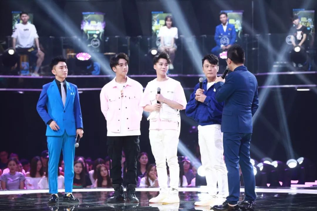 张信哲声音温柔且有穿透力,超强音浪张信哲全球首唱