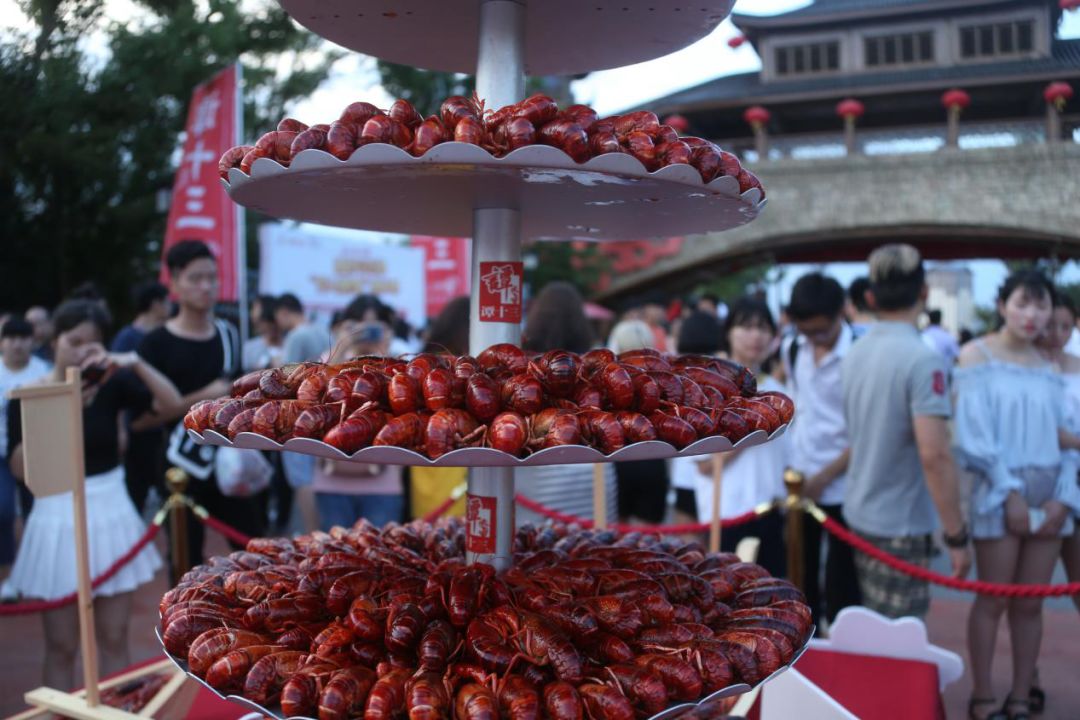 万人节龙虾广场,万人节龙虾节视频