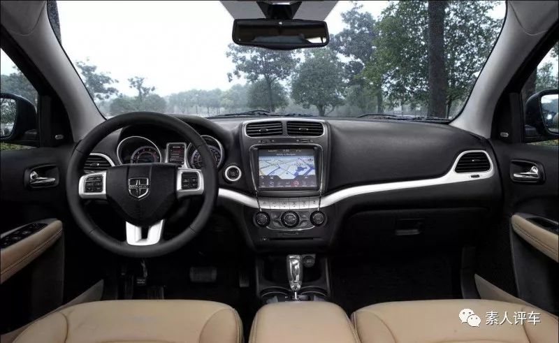 酷威中排可变2座,道奇酷威第三排座椅空间