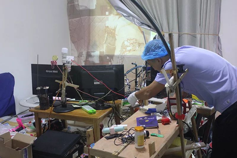 47岁女主播直播贩毒，尺度越大粉丝越疯狂，送花送游艇送*毒冰**！