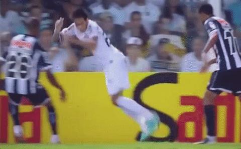 内马尔彩虹过人被打是哪一场比赛,内马尔搞笑动图