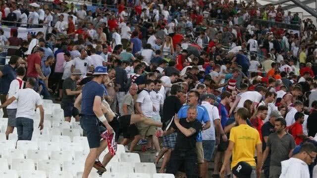 战斗民族球迷暴打英国球迷,战斗民族球迷暴打英格兰球迷