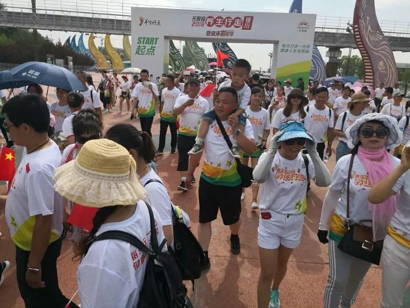 百人队伍花样入场,走出新花样完整版