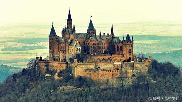 这座俄罗斯球场，建在全德意志的伤心之地