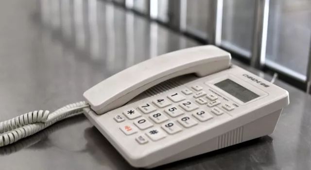 铃铃铃，只能拨出，无法打进的“神秘”电话响起