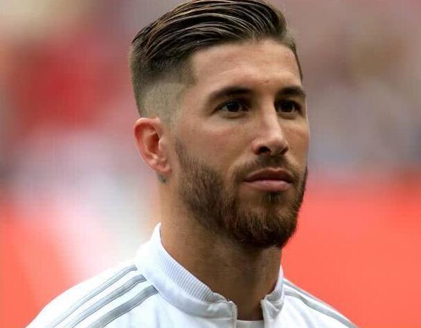 西班牙拉莫斯跟着c罗庆祝,c罗绝杀西班牙拉莫斯庆祝