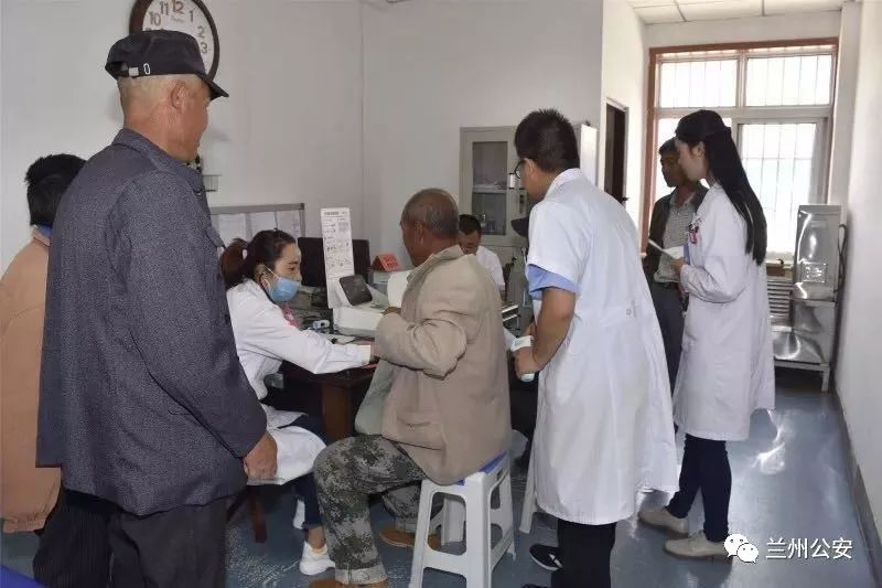 派出所走访吸毒人员关爱活动简报,走进戒毒所开展警示教育活动