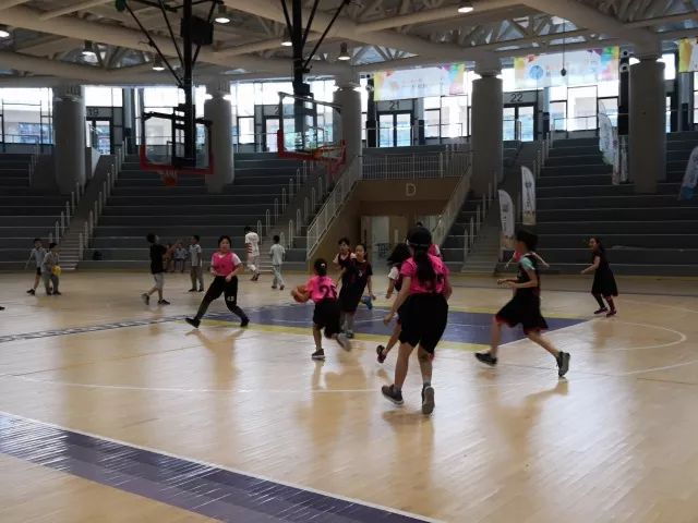 秀出自信引爆篮球魅力！2018年海淀学区第二届“聚·享杯”篮球比赛拉开帷幕