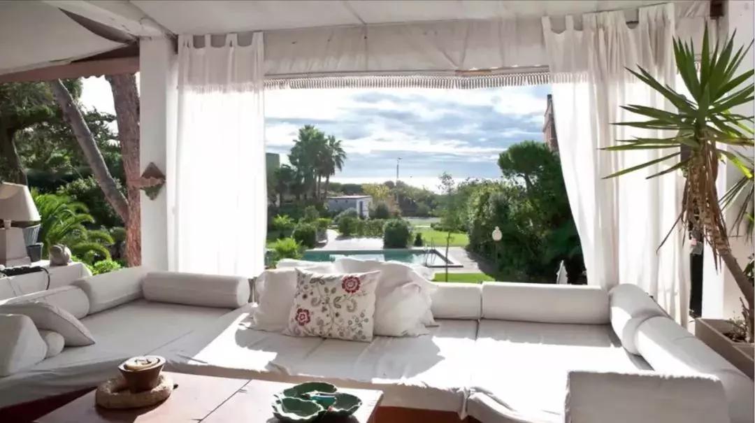 梅西到底有多少钱买了多少套房,梅西一个月工资多少钱