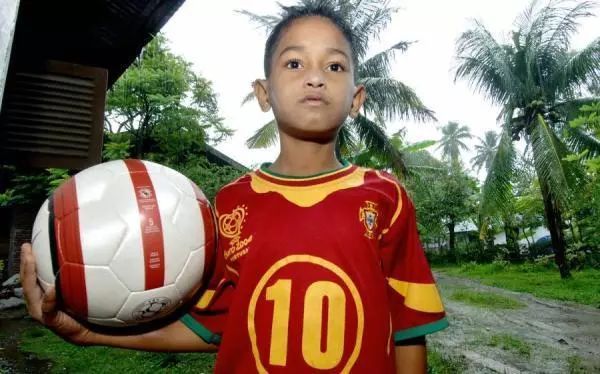 c罗为武汉捐10w欧元,c罗为中国献血