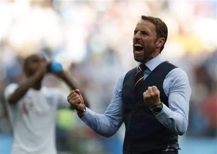 队长袖标戴在右臂的含义,队长袖标戴手臂上