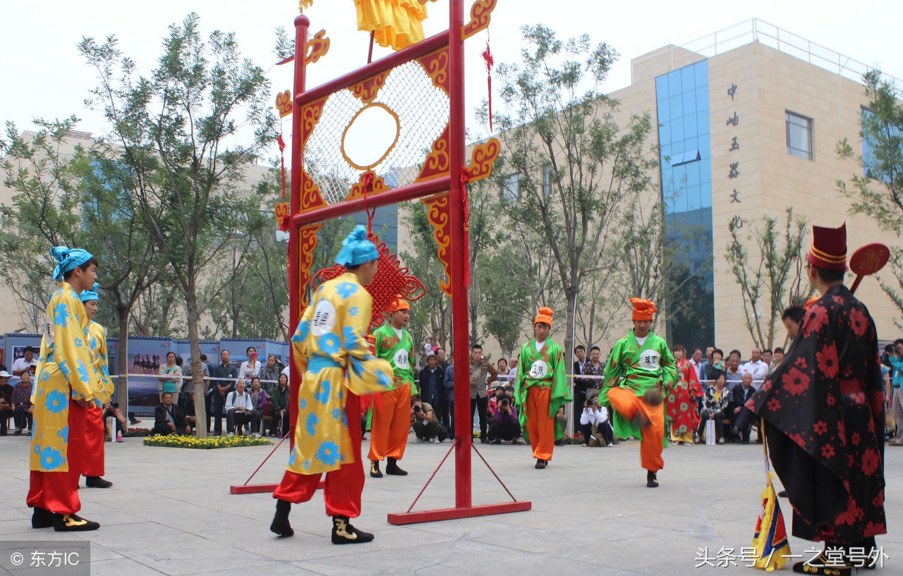 关于蹴鞠的前世今生板报图文,追溯蹴鞠历史