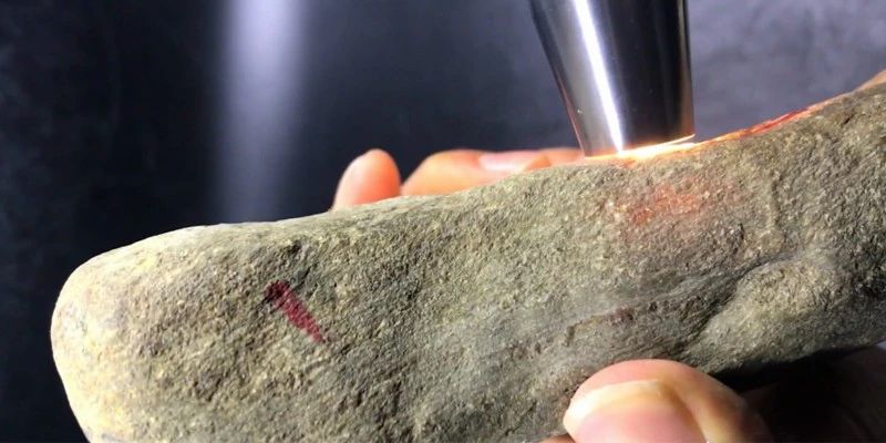 朋友淘的一公斤翡翠原石,朋友买了块玉石