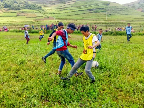 你还在熬夜看世界杯？动动手指，帮这些中国乡村小朋友圆足球梦吧