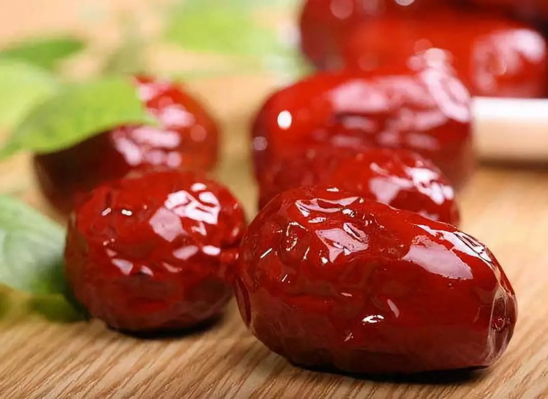 16岁女孩半年没来月经,16岁女孩脸上起青春痘怎么办