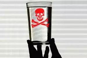 夫妻因买房装修闹离婚！为缓和感情，丈夫居然在*肥药减**里放了……