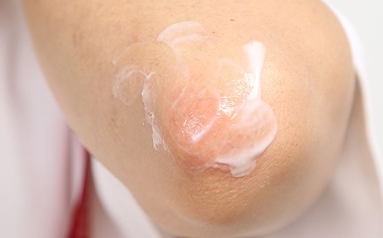 PP、腋下、手肘、三角区发黑暗沉？日本女*爱性**用好物，抹一抹，4周白嫩如少女！