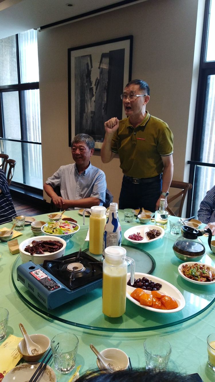 干岔子一，二队老知青久别重逢，共忆黑土情长