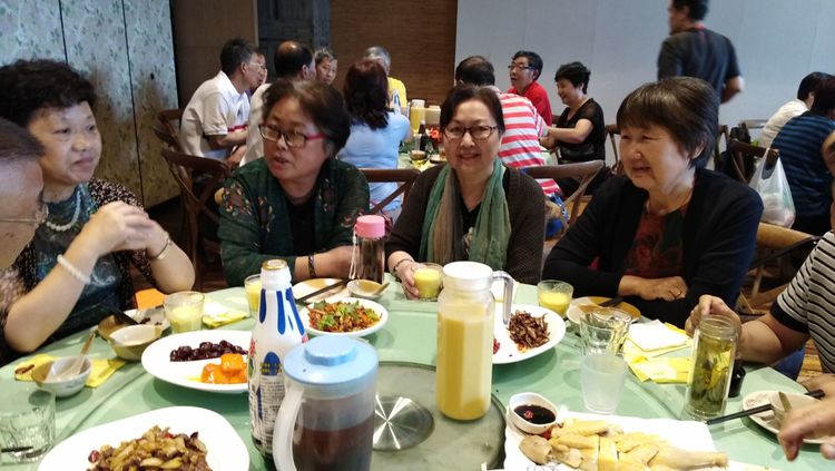 干岔子一，二队老知青久别重逢，共忆黑土情长