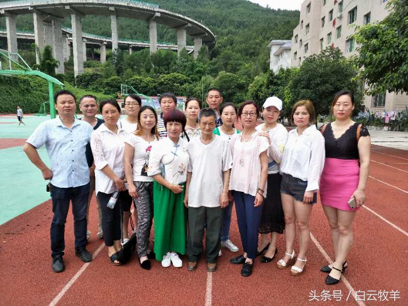 严寒冬日爱心助力击退疫情,迎战高温酷暑爱心驿站送清凉