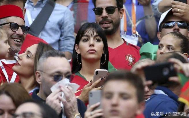 世界杯赛场那些高颜值女球迷瞬间,世界杯看台美女卡塔尔