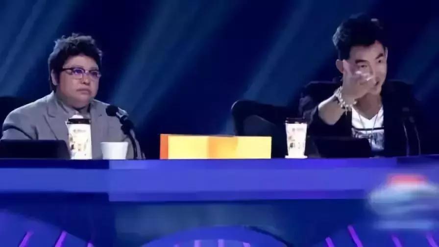 唱歌跑调居然真的是一种病,唱歌跑调还能当歌手么