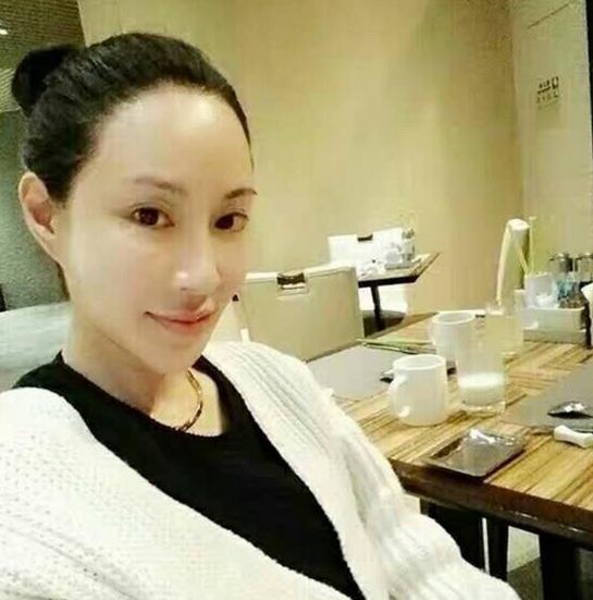 两人同演《穿越时空的爱恋》走红，今一人霸屏多年，她却无戏可拍