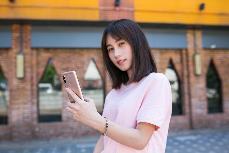 6.8寸刘海屏手机999,红米6pro刘海全面屏