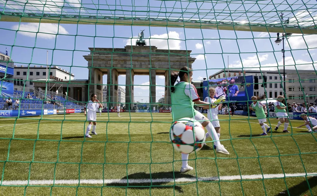 足球场奇葩时刻集锦,世界上最奇葩的足球场