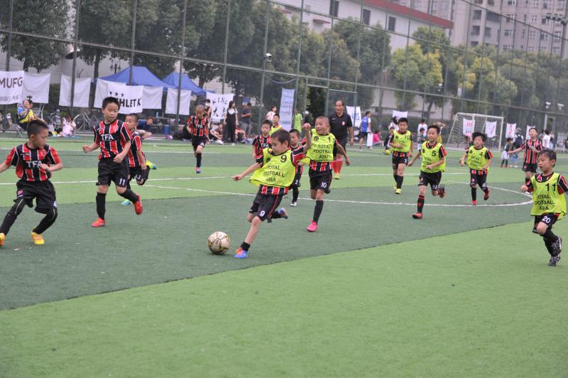 参加TFA青少年足球大赛后，为什么这些中国家长开始集体反思？