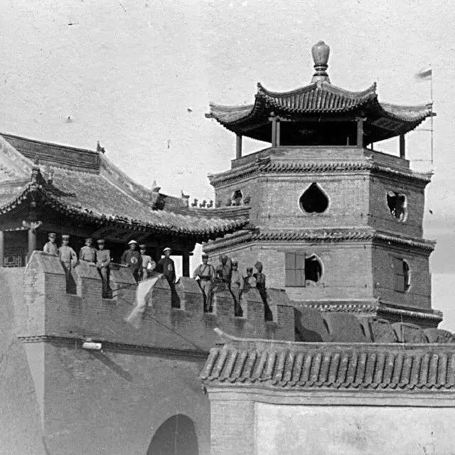 天津人八成有这样的朋友：浑身匪气说话冲肺管子，顾家又无微不至