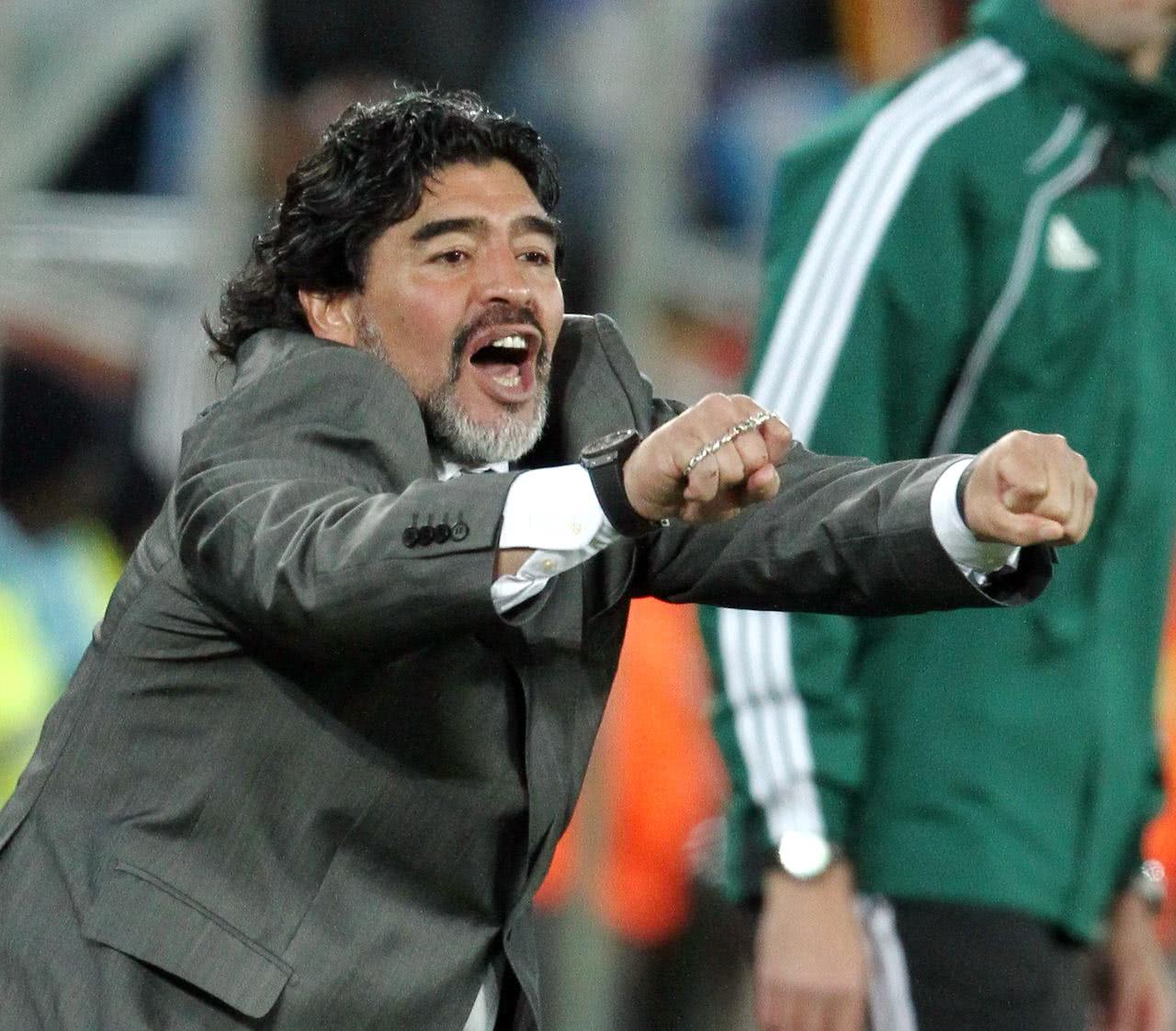 经典大战，阿根廷出线了！全世界球迷为梅西泪流满面，为之疯狂