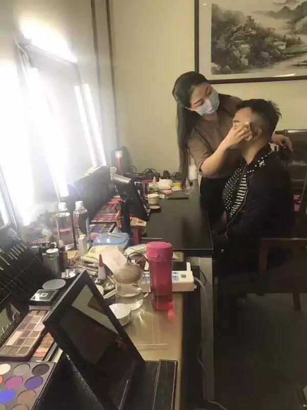 30岁转行化妆师,化妆师转行做销售