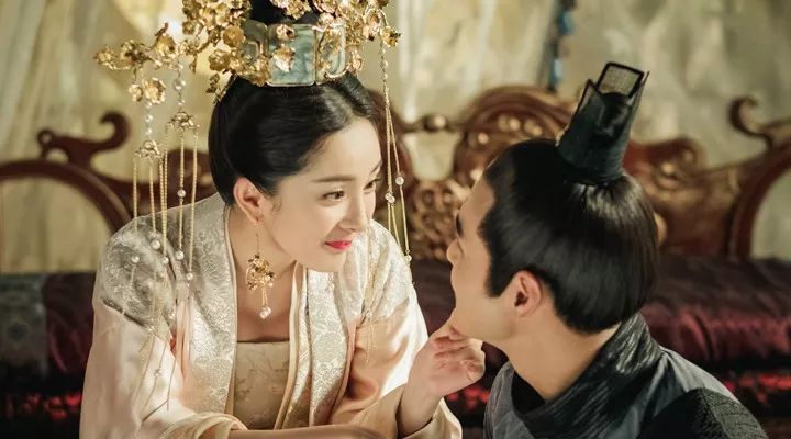 戚薇直播间润唇膏,戚薇用的什么牌子的润唇膏