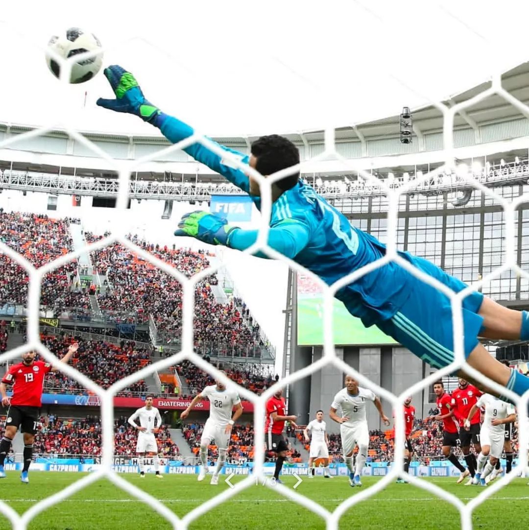 当一个姑娘问你：守门员是不是全队球技最烂的人？该如何回答