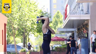 大哑铃经典8个动作女士瘦手臂,如何用哑铃让手臂更粗壮更饱满