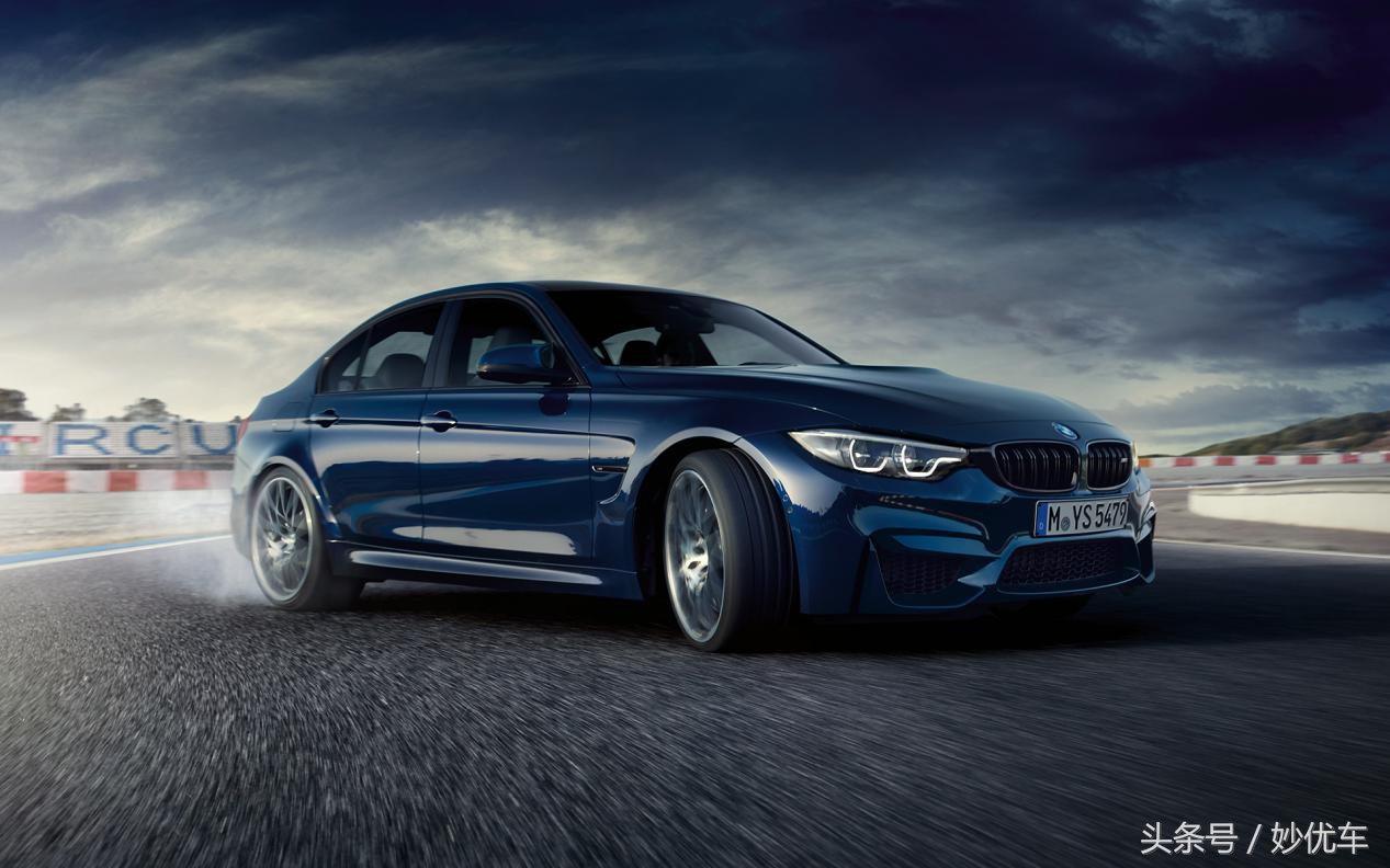 被誉为超跑的足球明星,足球场上的明星