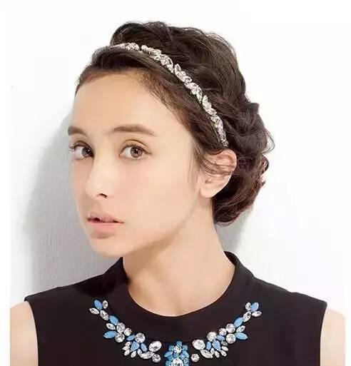 中分烫发怎样扎头发简单好看,烫发后怎么扎好看视频