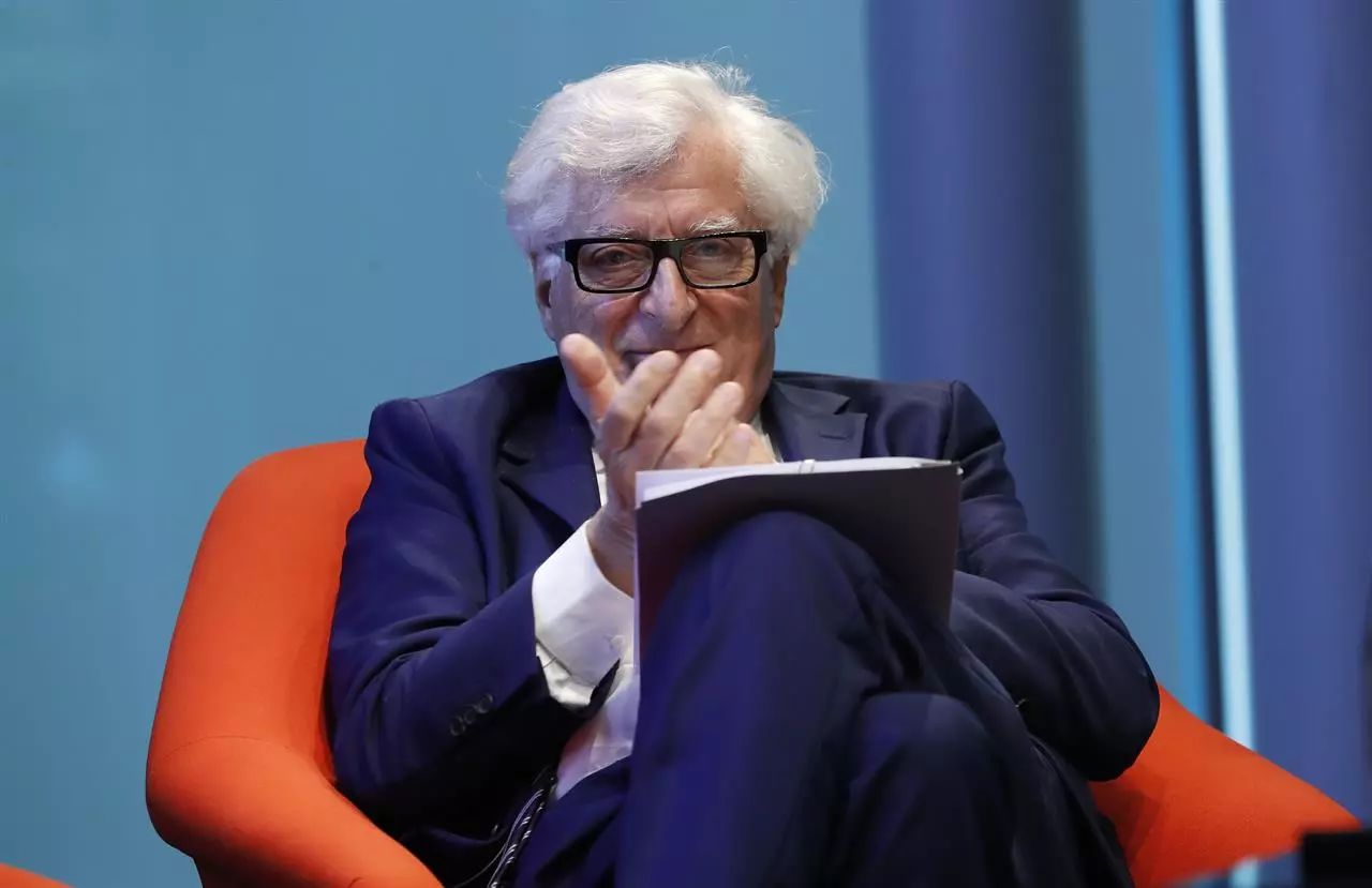 prada鍐嶇敓绯诲垪,prada鎹㈡帉闂ㄤ汉