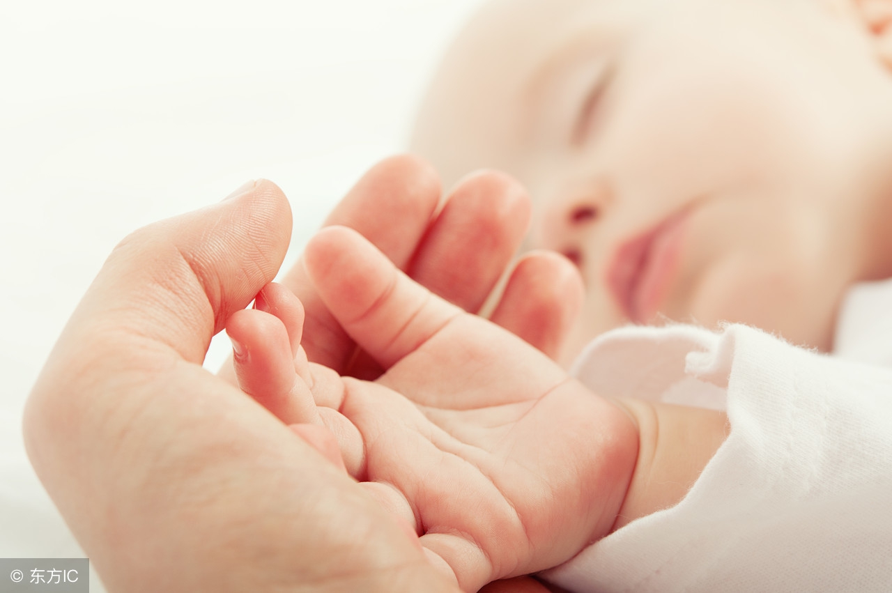 宝宝出汗了,宝宝出汗多父母要注意