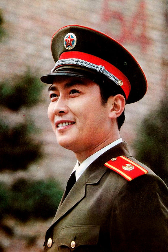 周里京：80年代男明星齐名唐国强比陈道明更帅立志做演技派演员