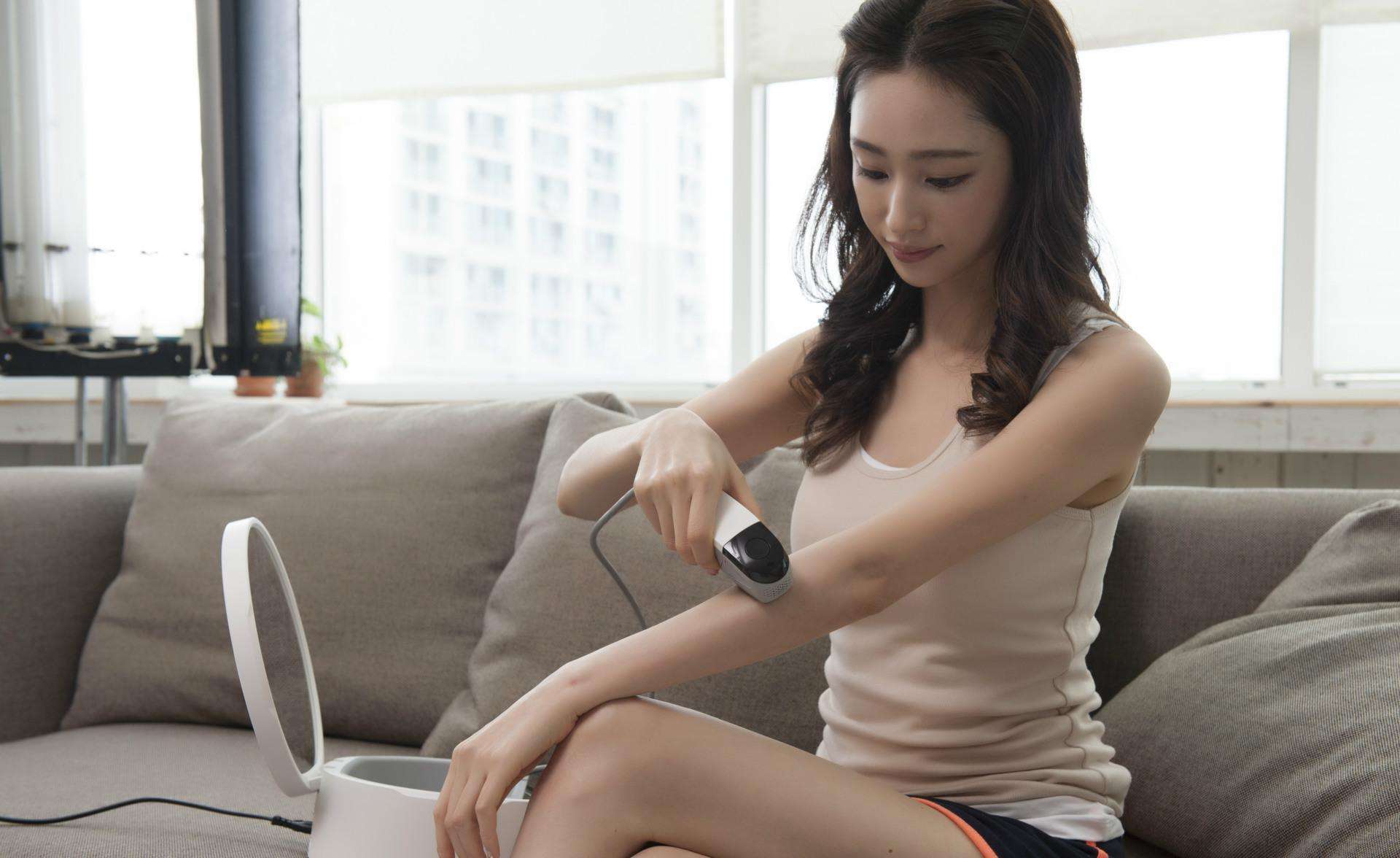 这个夏天别再“毛手毛脚”啦，和塑料姐妹花一起清凉出街吧！