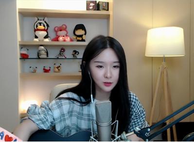 阿冷成为唯一三年入围十大主播,阿冷直播刷礼物最多的一次